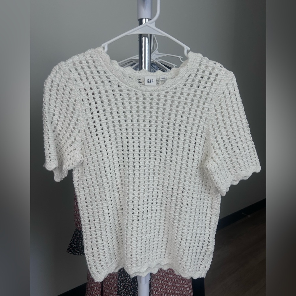 GAP EYELET TEE